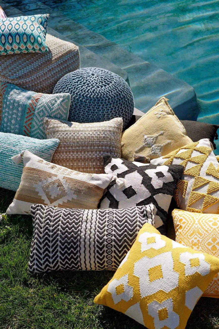 Outdoor Pillows roomupdecor